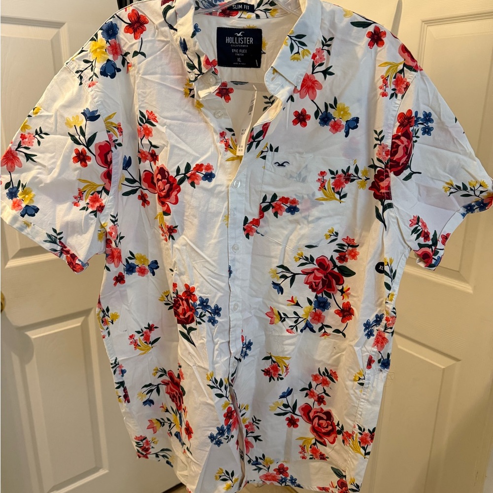 Hollister Men's White Floral Button Down Shirt